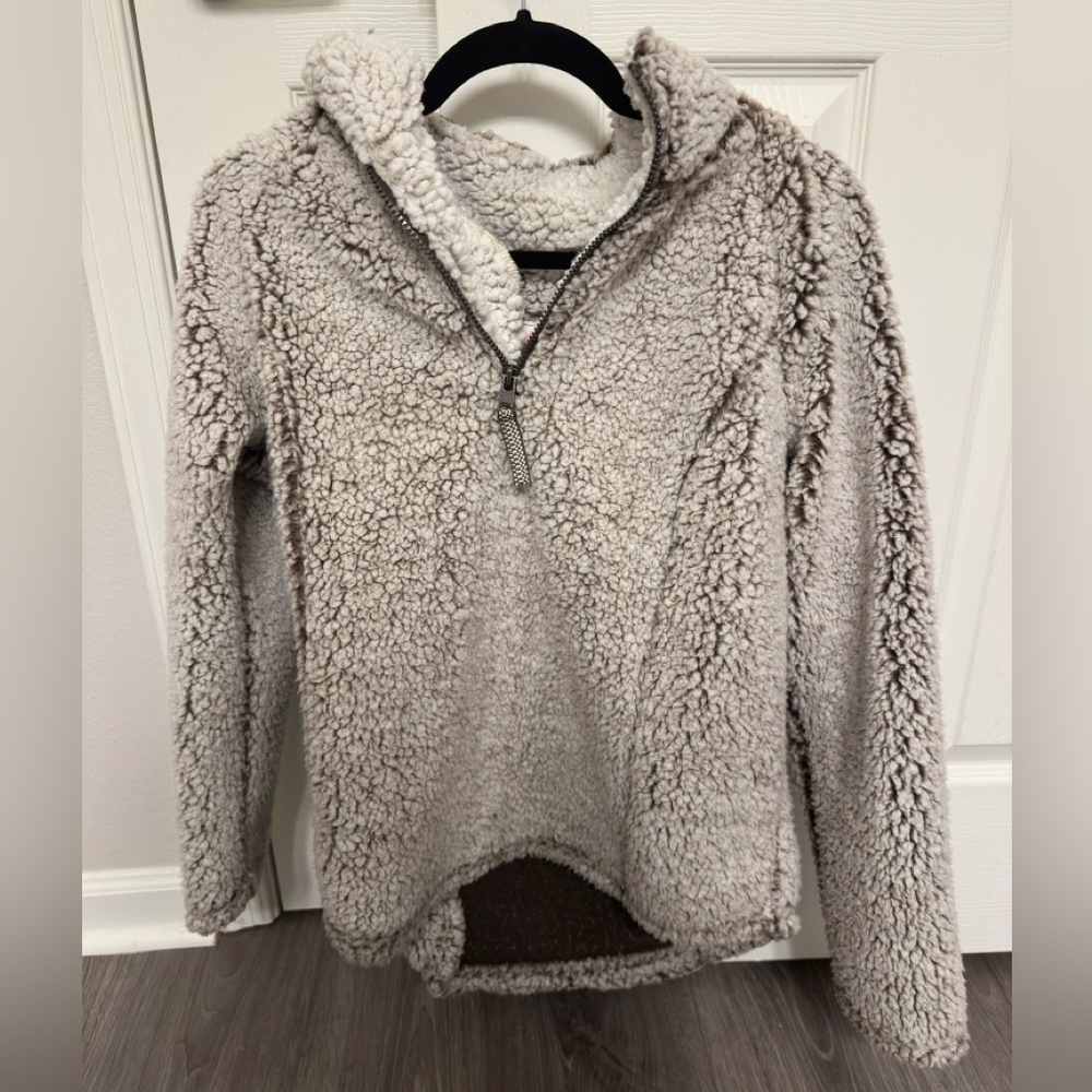 Brown/cream Sherpa pullover. Size large.